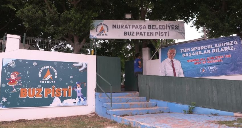 Muratpaşa’nın küçük buz hokeycileri şampiyonaya hazırlanıyor Muratpaşa Belediyespor Buz Hokeyi Takımı, Türkiye Buz Hokeyi Federasyonu tarafından