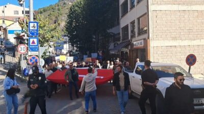 Artvin'in Murgul ilçesinde "Siyanüre Hayır" yürüyüşü düzenlendi. Artvin Belediye Başkanı