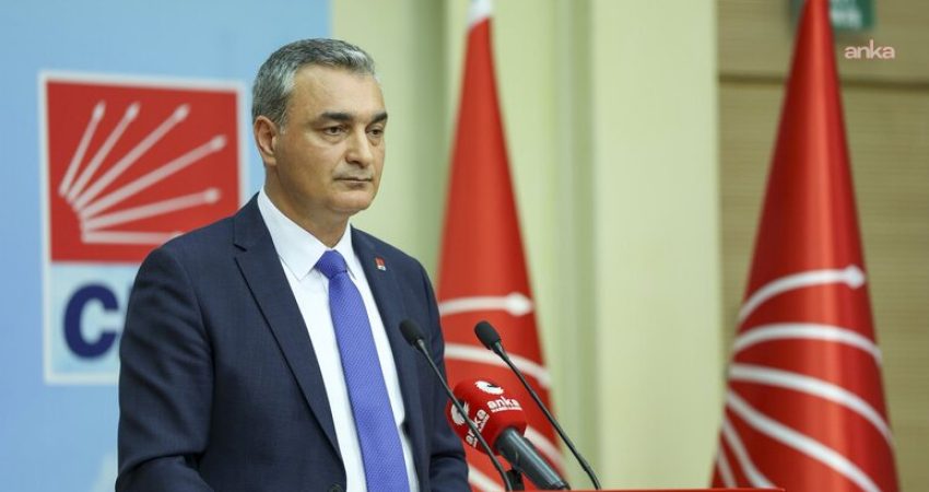 CHP Sözcüsü Müslim Sarı, Eyüpsultan Belediye Başkanı Mithat Bülent Özmen'in