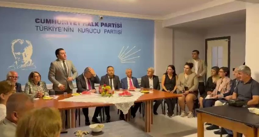 CHP Sözcüsü Müslim Sarı, Osmaniye’de partisinin belediye meclis üyeleri ile