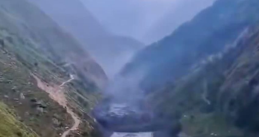 Nepal’in orta kesimindeki Gorkha bölgesinde Budhi Gandaki Nehri’nin taşması sonucu