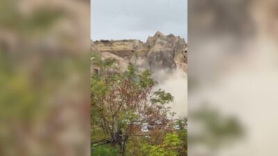 Nevşehir’in Göreme beldesinde, Açık Hava Müzesi girişinde, yağış nedeniyle meydana