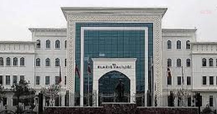 Elazığ’da etkili olan olumsuz hava koşulları nedeniyle ikili eğitim yapan