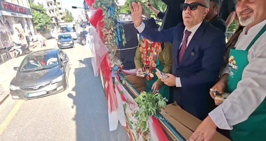 Osmaniye'de bu yıl 3'üncüsü düzenlenen Osmaniye Fıstığı Festivali başladı. Osmaniye