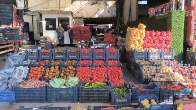 Osmaniye'nin Kadirli ilçesinde hal esnafı satış yapamamaktan dert yandı. Esnaf