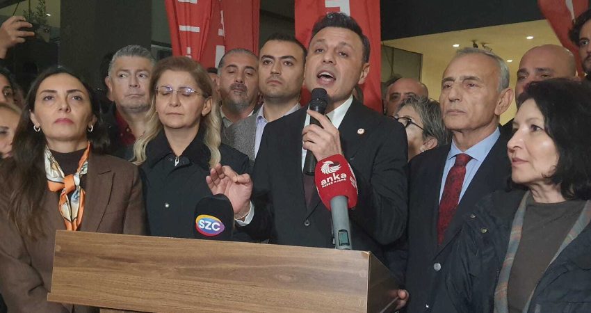 Özgür Çelik’ten Bakırköy tutuklamalarına tepki: Yandaşlara, vurgunlarla zenginleşenlere dokunmayanlar, söz konusu muhalifler olunca peşinen cezaevine gönderiyor Bakırköy Belediyesi soruşturmasında 20'si belediye görevlisi 39 kişinin tutuklanmasının ardından