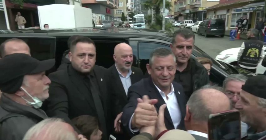 YENİ Parti Genel Başkanı Özgür Özel, Artvin Arhavi’de pazar esnafını