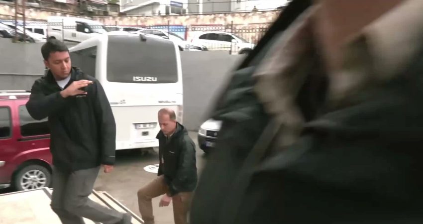 Özgür Özel Artvin’de… Özel, Reşit Kibar davasının 6’ncı duruşması için Artvin Adliyesi’nde YENİ Parti Genel Başkanı Özgür Özel, Artvin’in Borçka ilçesindeki Cankurtaran