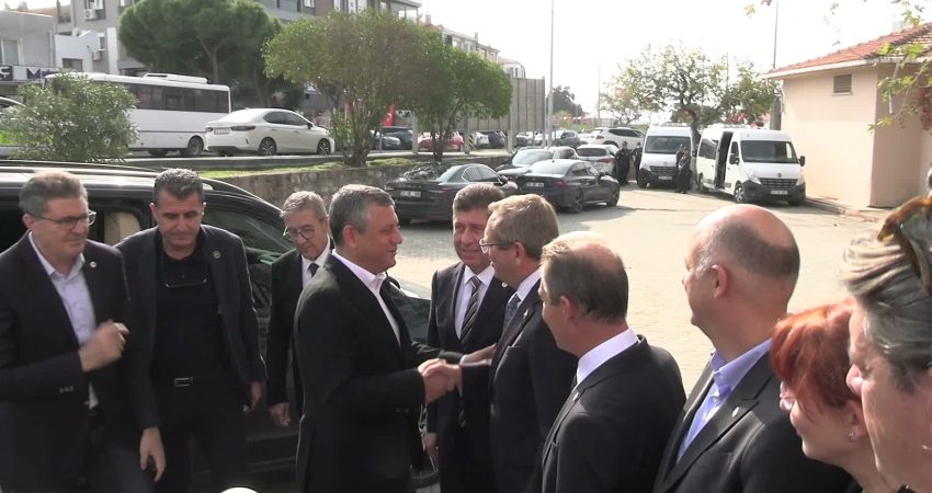 YENİ Parti Genel Başkanı Özgür Özel, Ayvalık'ta iş insanlarıyla buluştu.