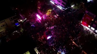 YENİ Parti Genel Başkanı Özgür Özel, cumhuriyeti, "milletin başının üstündeki