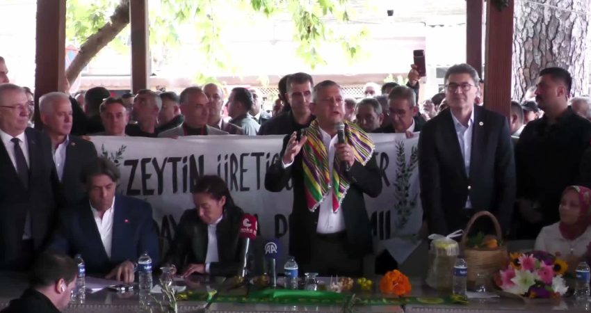 YENİ Parti Genel Başkanı Özgür Özel, Balıkesir’in Edremit ilçesinde zeytin