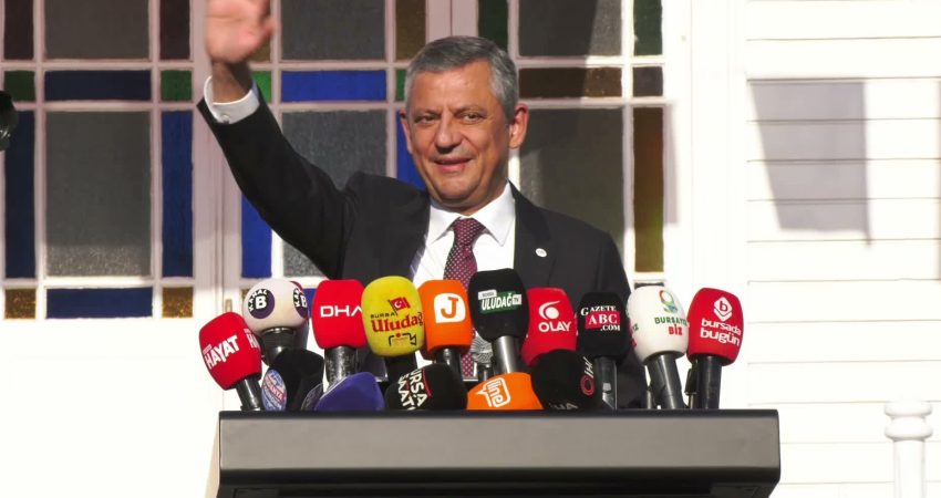 YENİ Parti Genel Başkanı Özgür Özel, İsmet İnönü'nün 1950 seçim