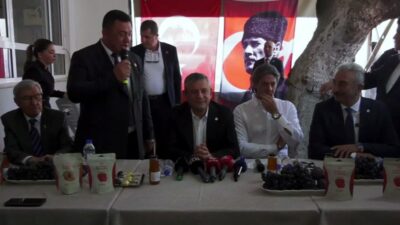 YENİ Parti Genel Başkanı Özgür Özel, Bursa’nın Çağrışan köyünde üzüm