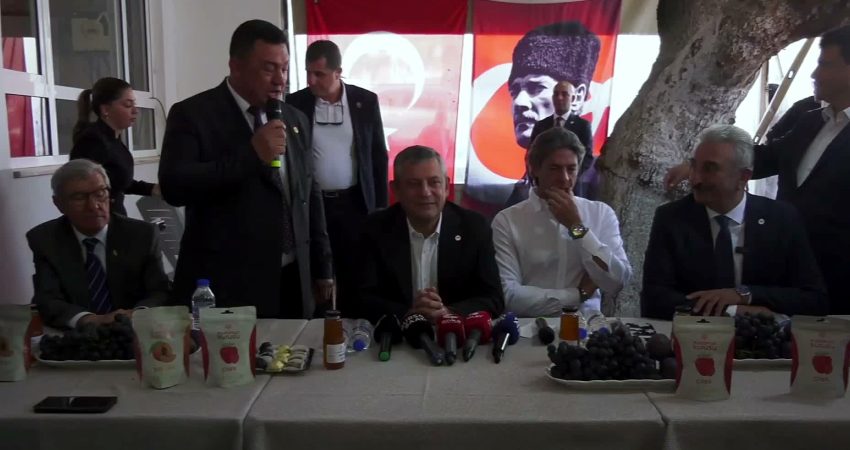YENİ Parti Genel Başkanı Özgür Özel, Bursa’nın Çağrışan köyünde üzüm