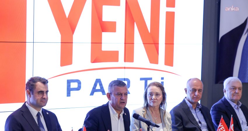 YENİ Parti Genel Başkanı Özgür Özel, İzmir'de partisinin il ve