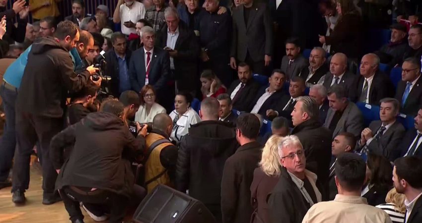 YENİ Parti Genel Başkanı Özgür Özel, fon krizine ilişkin olarak,