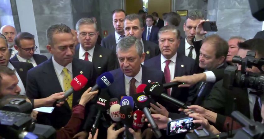 YENİ Parti Genel Başkanı Özgür Özel, Adalet Bakanı Akın Gürlek'in
