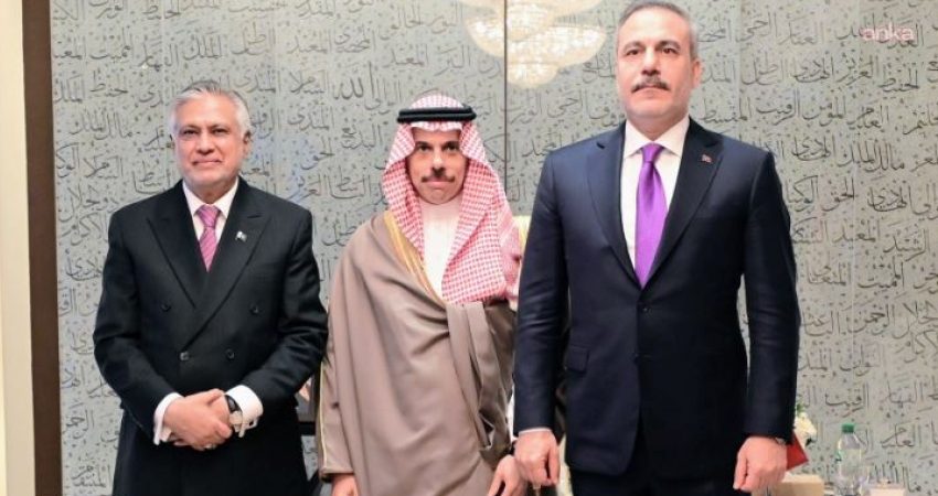 Pakistan Dışişleri Bakanı Dar: Mekke Savunma Paktı savunma komitesi gelecek hafta toplanacak Pakistan Dışişleri Bakanı Ishaq Dar, Türkiye, Pakistan ve Suudi Arabistan