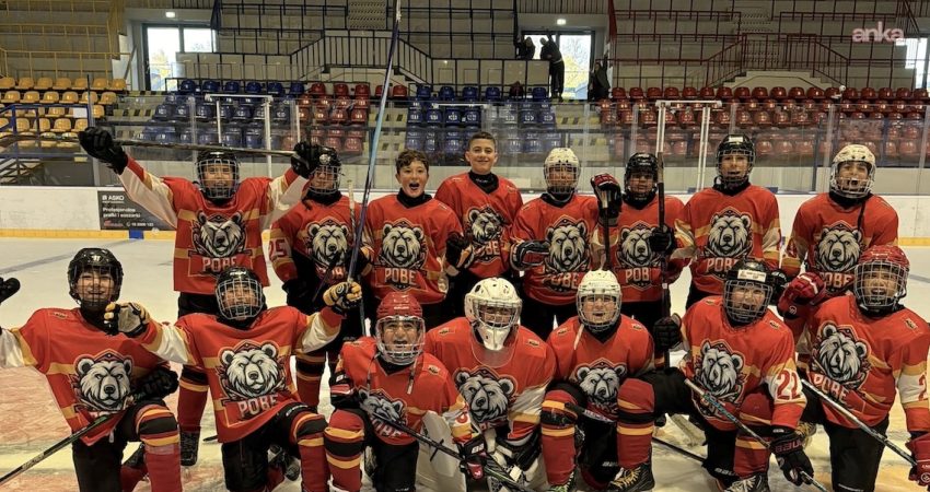 POBE Hockey, Polonya’daki buz hokeyi liginde play-off hedefini sürdürüyor Türk buz hokeyinin genç yeteneklerini uluslararası arenada buluşturan POBE Hockey,
