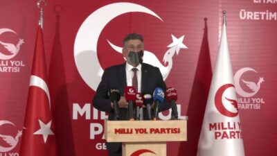 Milli Yol Partisi Genel Başkanı Remzi Çayır, ağzını kapattığı siyah