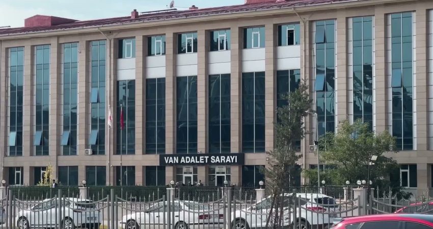 Kaybolduktan günler sonra Van Gölü kıyısında cansız bedeni bulunan Rojin