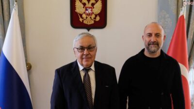 Rusya'nın Ankara Büyükelçisi Sergey Vershinin, İstanbul'da oyuncu Halit Ergenç ile