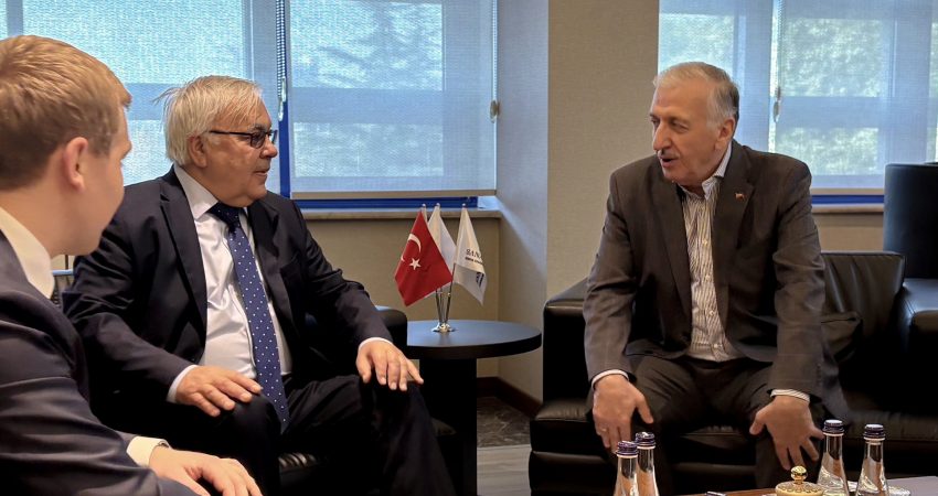 Rusya’nın Ankara Büyükelçisi Vershinin, Konya Sanayi Odası Başkanı Büyükeğen ile görüştü Rusya’nın Ankara Büyükelçisi Sergey Vershinin, Konya Sanayi Odası (KSO) Başkanı