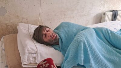 Artvin’in Hopa ilçesinde 74 yaşındaki annesiyle yaşayan zatürre hastası Özgür Yegen,