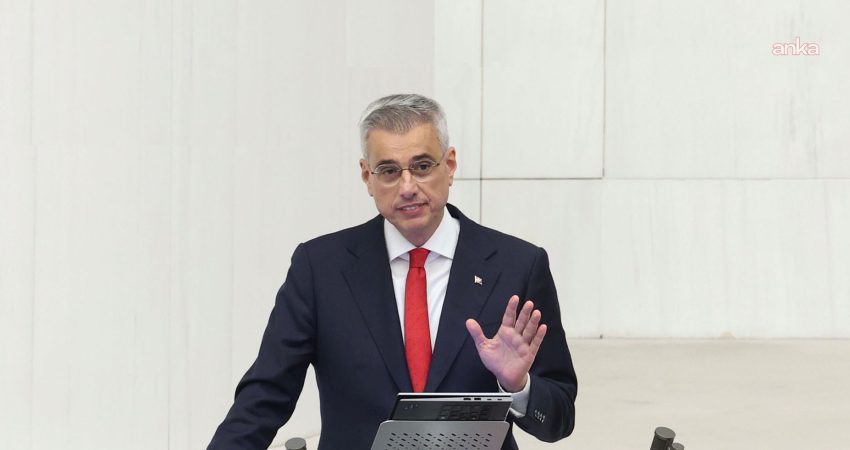 Sağlık Bakanı Kemal Memişoğlu, tütünle mücadele kapsamında 18 yaş altındaki