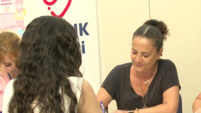 İzmir Büyükşehir Belediyesi Sağlık Gönüllüleri Projesi, ikinci yılında büyüyerek yoluna