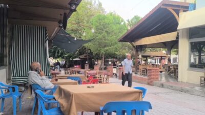 Emekliler aylıklarının sağlıklı beslenmelerine yetmediğini, "ayaklarına bir çorap alamadıklarını" ifade