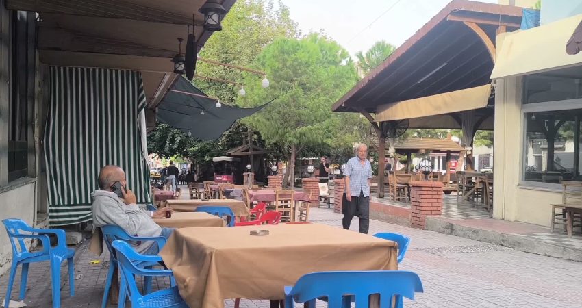 Emekliler aylıklarının sağlıklı beslenmelerine yetmediğini, "ayaklarına bir çorap alamadıklarını" ifade