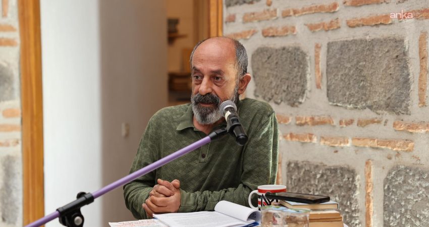 Şehzadeler Belediyesi'nin destekleriyle tarihi Kurşunlu Han’da düzenlenen “Şiir Evi Etkinlikleri”