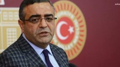 Diyarbakır Milletvekili Sezgin Tanrıkulu, Mersin’de belediyelere yönelik operasyonda, pijamalı bir
