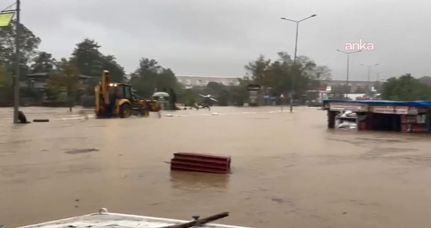İstanbul Valiliği, kentte yağış ve fırtına kaynaklı olaylara ilişkin açıklama