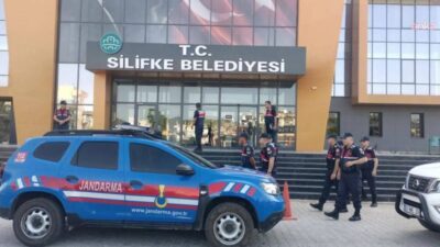 Mersin’in Silifke Belediyesi'ne yönelik soruşturma kapsamında belediye başkan yardımcılarının da aralarında