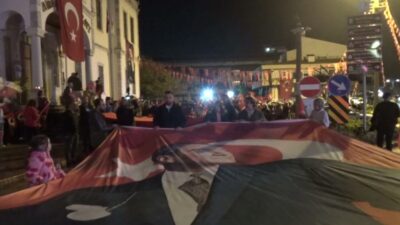 Sinop’ta 29 Ekim Cumhuriyet Bayramı dolayısıyla fener alayı düzenlendi.