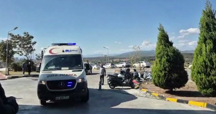 Soma’da maden ocağında göçük… Göçükten çıkarılan madenciler Soma Devlet Hastanesi’ne sevk edildi Manisa’nın Soma ilçesinde bir maden işletmesinde meydana gelen göçükte, göçük