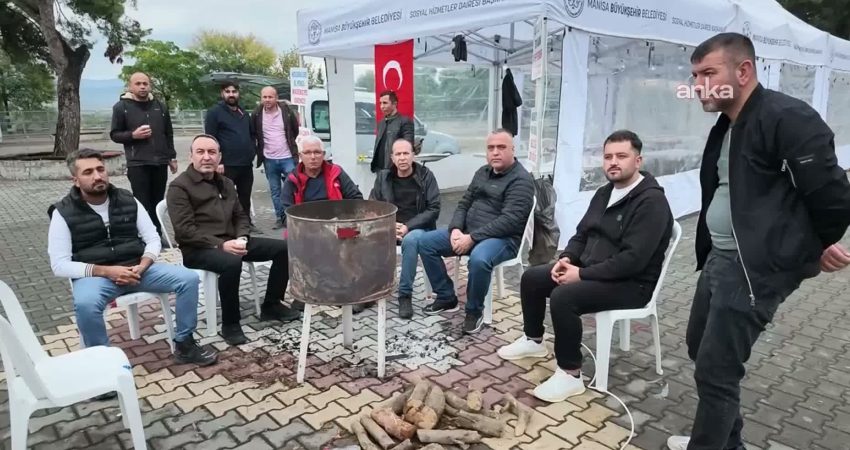 Manisa’nın Soma ilçesinde maaş ve alacaklarının ödenmesi için direnişlerini sürdüren