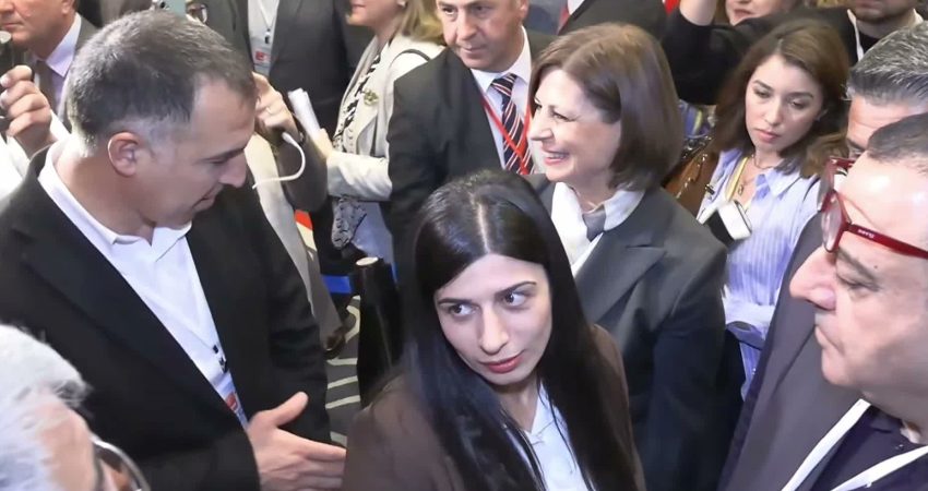 TBB Başkan Vekili adayı Eskişehir Büyükşehir Belediye Başkanı Ayşe Ünlüce,