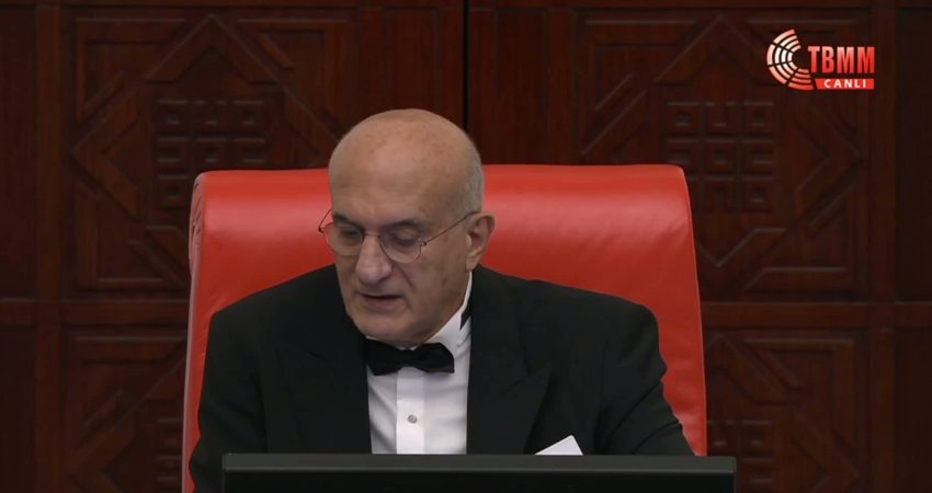 AK Parti Grup Başkanvekili Abdülhamit Gül, kamuoyunda "fon krizi" olarak