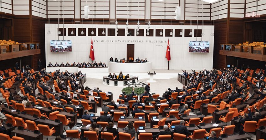TBMM Genel Kurulu… Necmettin Çalışkan, Kızılay Kanun Teklifi’ni eleştirdi: Bu yasa doğrudan soyguna teşvik yasası Yeni Yol Grubu Hatay Milletvekili Necmettin Çalışkan, Türk Kızılay Kanun
