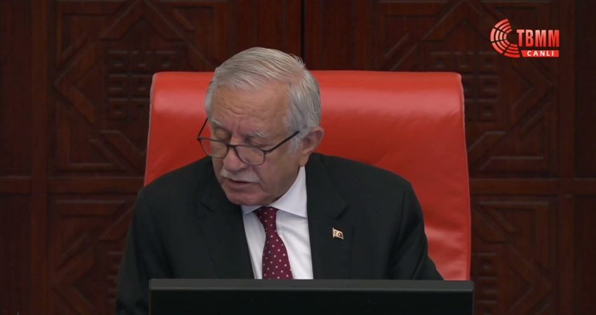 TBMM Genel Kurulu… Yeni Yol’dan “fon krizi” tepkisi: “Yüzyılın soygunuyla karşı karşıyayız” Yeni Yol Grubu Başkanı Mehmet Emin Ekmen ile Grup Başkanvekilleri