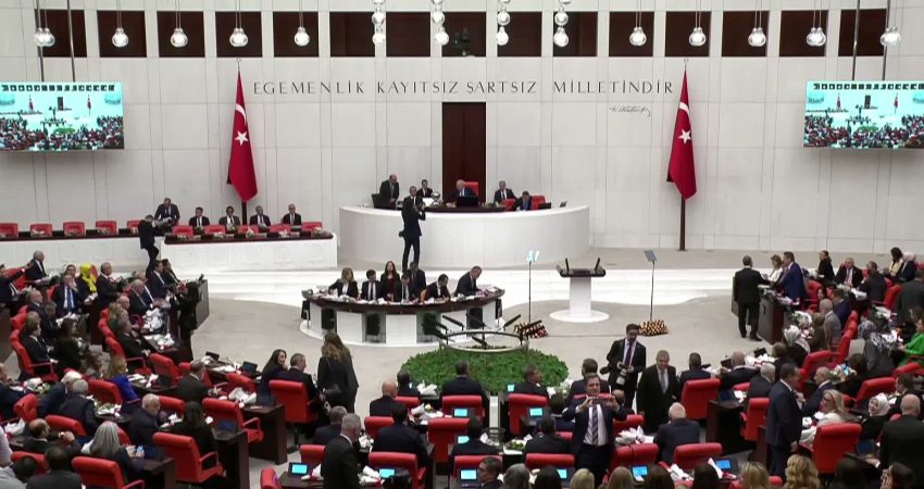 TBMM’de yeni yasama yılı açılış töreni… Numan Kurtulmuş: “Usulsüzlük ve haksız kazanç iddiaları, kime kadar gidiyorsa mutlaka hesap sorulmalıdır” TBMM Başkanı Numan Kurtulmuş, siyasete duyulan güveni artırmak için hesap