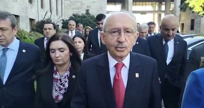 TBMM’de yeni yasama yılı törenle açıldı… Kemal Kılıçdaroğlu: “Hiçbir belediye başkanı soruşturma aşamasında tutuklanmamalı” CHP Genel Başkanı Kemal Kılıçdaroğlu, Mersin Büyükşehir Belediye Başkanı Vahap