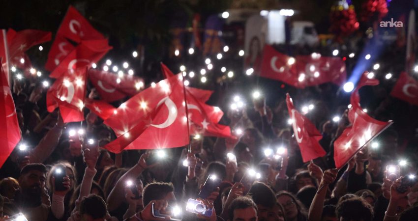 Tekirdağ’da “Hoş Geldin Fest” Cumhuriyet coşkusuyla birleşti Tekirdağ Büyükşehir Belediyesi tarafından üniversite öğrencilerinin kente uyum sağlamalarını kolaylaştırmak
