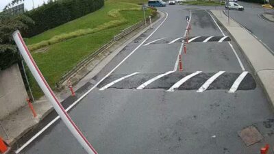 İstanbul'da TEM Otoyolu üzerinde hafriyat yüklü bir kamyonun karıştığı kazada