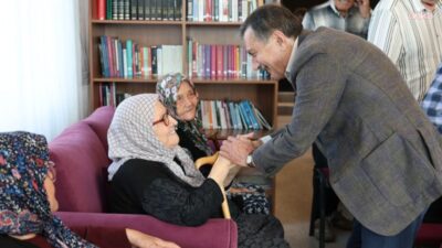 Tepebaşı Belediye Başkanı Ahmet Ataç, Dünya Yaşlılar Günü’nde Metin Özöğüt