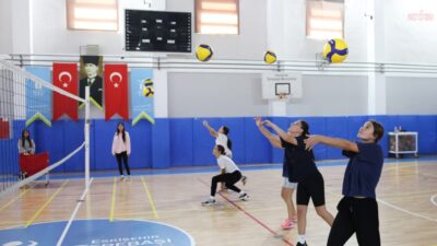 Tepebaşı Belediyesi Yunus Emre Spor Tesisleri’nde çocuklara ve gençlere yönelik