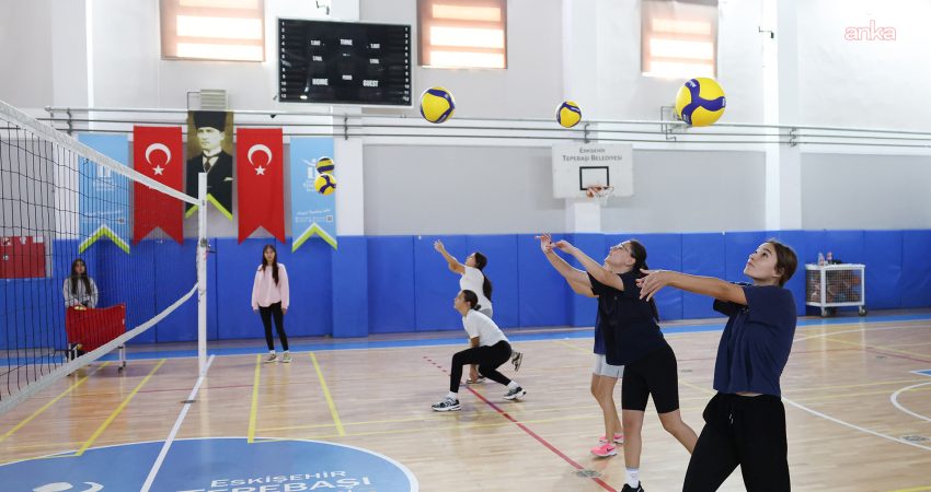 Tepebaşı Belediyesi Yunus Emre Spor Tesisleri’nde çocuklara ve gençlere yönelik